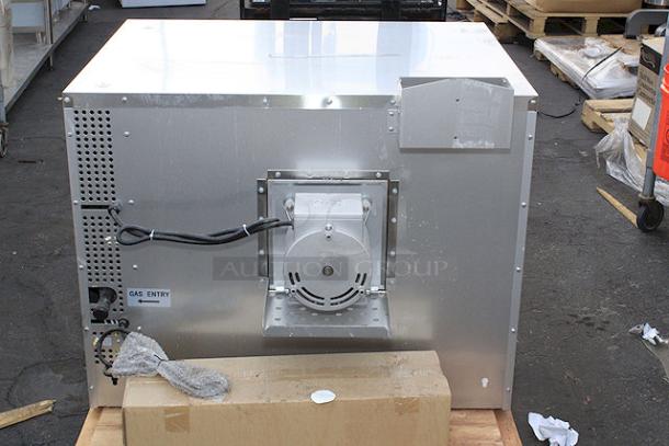 BRAND NEW SCRATCH-N-DENT! MainStreet Equipment CG1-N Single Deck Full Size Natural Gas Convection Oven with Legs - 54,000 BTU	120 Volts	5.9 Amps. Serial No.: 0124CG1N042. - Image 2 of 7
