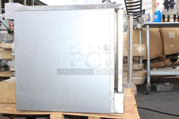 BRAND NEW SCRATCH-N-DENT! MainStreet Equipment CG1-N Single Deck Full Size Natural Gas Convection Oven with Legs - 54,000 BTU	120 Volts	5.9 Amps. Serial No.: 0124CG1N042. - Image 4 of 7