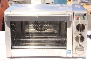 BRAND NEW SCRATCH-N-DENT! Waring WCO250X Quarter Size Countertop Convection Oven - 120V, 1700W, 14 Amps	1 Phase	60 Hz. Serial No.: 5123. Oven is in WORKING ORDER! Exterior glass wall needs to be replaced, Interior Glass Wall IS PERFECT!