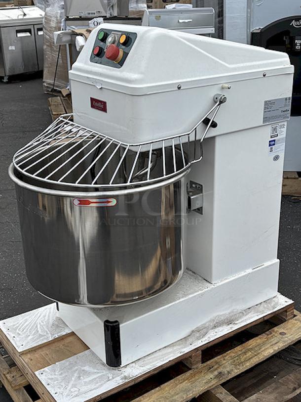 BRAND NEW SCRATCH-N-DENT!	Estella SM60 60 Qt. / 88 lb. Two-Speed Spiral Dough Mixer - 220V, 4 HP	13.6 Amps	1 Phase	60 Hz. SERIAL NUMBER: 348SM60112300383 - Image 5 of 7