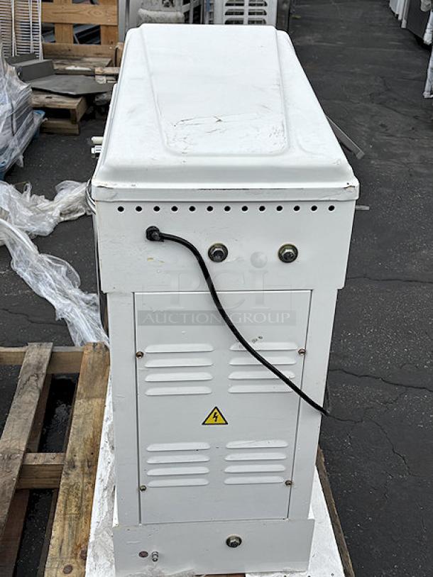 BRAND NEW SCRATCH-N-DENT!	Estella SM60 60 Qt. / 88 lb. Two-Speed Spiral Dough Mixer - 220V, 4 HP	13.6 Amps	1 Phase	60 Hz. SERIAL NUMBER: 348SM60112300383 - Image 6 of 7
