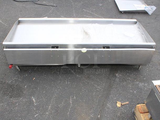 BRAND NEW SCRATCH & DENT! Cooking Performance Group GT-CPG-60-NL 60" Gas Countertop Griddle with Thermostatic Controls - 150,000 BTU. S/N: 2410007374 Legs are bent and unit is dented. - Image 5 of 11