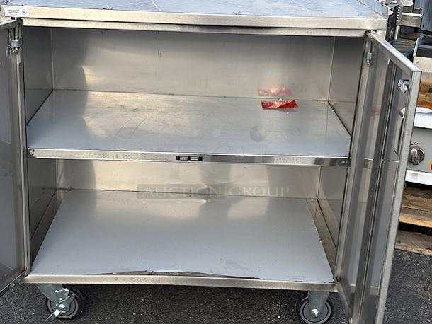 BRAND NEW SCRATCH & DENT! Regency 21" x 33" Three Shelf 18-Gauge 304 Stainless Steel Utility Cart with Enclosed Base and Open Front. - Image 3 of 4