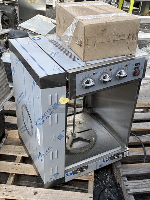 BRAND NEW SCRATCH-N-DENT! Cooking Performance Group CROE48D Electric Countertop Rotisserie Oven with 4 Baskets for 8 Chickens - 240V, 2800W. Glass is broken. - Image 1 of 4