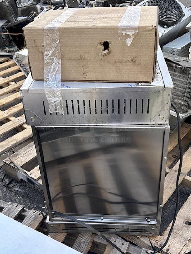 BRAND NEW SCRATCH-N-DENT! Cooking Performance Group CROE48D Electric Countertop Rotisserie Oven with 4 Baskets for 8 Chickens - 240V, 2800W. Glass is broken. - Image 4 of 4