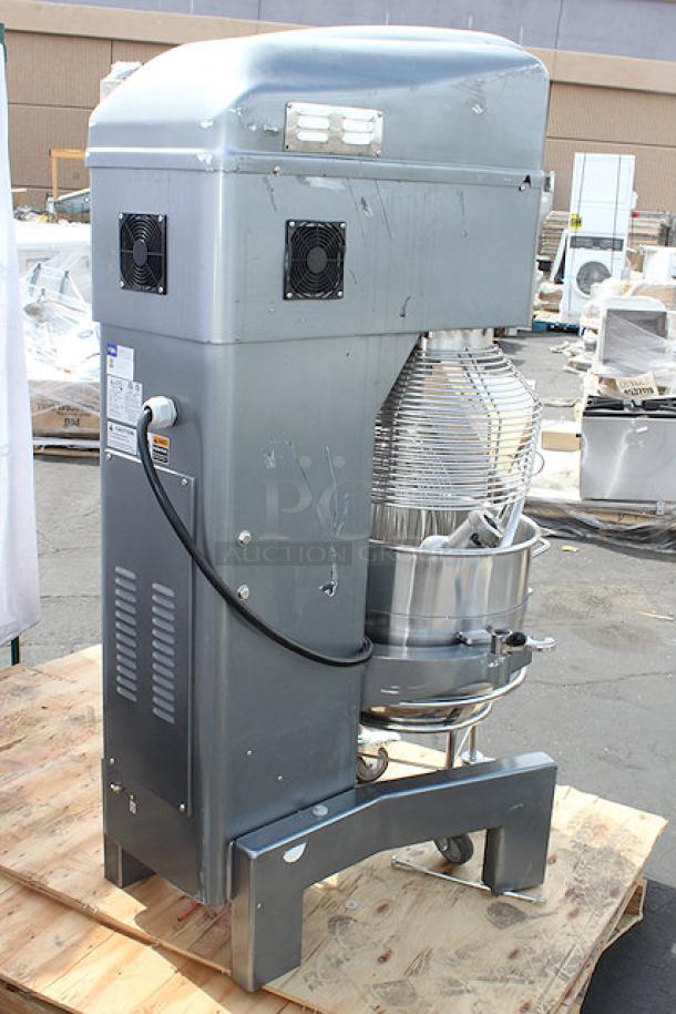 BRAND NEW SCRATCH & DENT Avantco MX60H 60 Qt. Planetary Floor Mixer with Guard & Standard Accessories - 240V, 3 Phase, 2 1/2 hp. S/N: 04012924-177MX60H. - Image 4 of 12