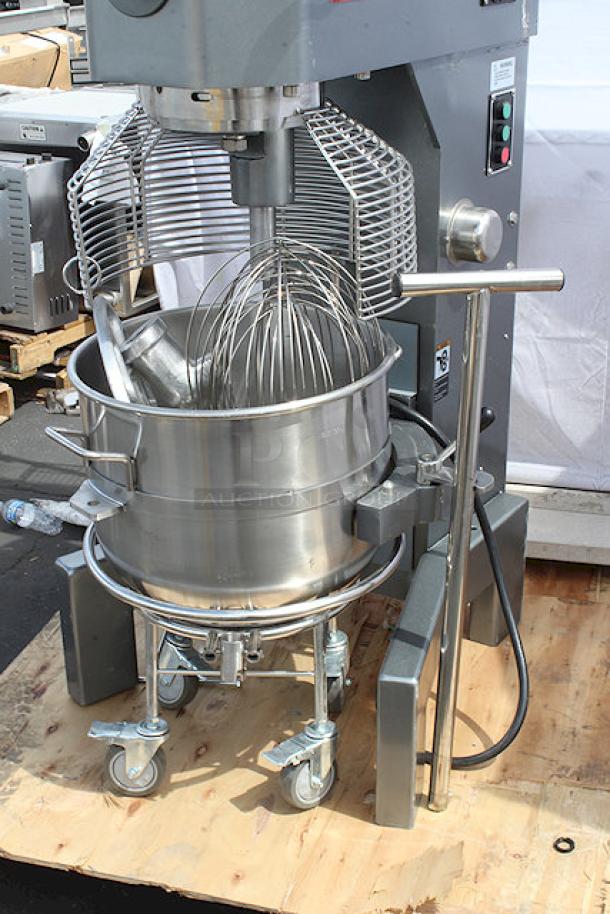 BRAND NEW SCRATCH & DENT Avantco MX60H 60 Qt. Planetary Floor Mixer with Guard & Standard Accessories - 240V, 3 Phase, 2 1/2 hp. S/N: 04012924-177MX60H. - Image 5 of 12