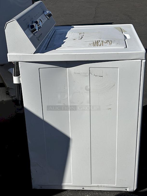 BRAND NEW SCRATCH & DENT! Speed Queen TC5003WN 3.2 cu. ft. 27" Top Load Washer with Classic Clean - Free Use. Serial No.: 2408050100 - Image 4 of 5