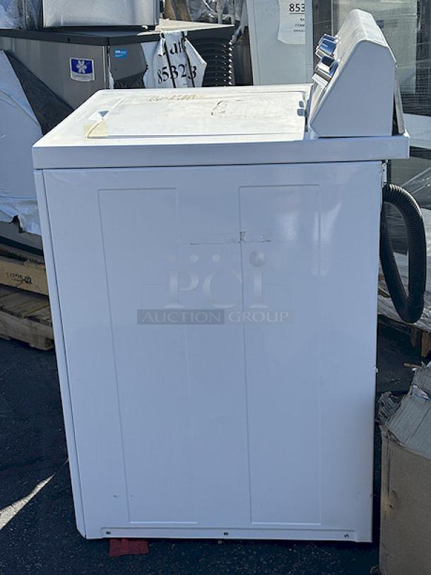 BRAND NEW SCRATCH & DENT! Speed Queen TC5003WN 3.2 cu. ft. 27" Top Load Washer with Classic Clean - Free Use. Serial No.: 2408050100 - Image 5 of 5