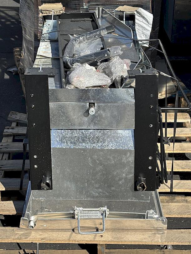 BRAND NEW SCRATCH-N-DENT!	Backyard Pro 160 Qt. Liquid Propane Cajun Seafood Boiler Cart - Image 3 of 3