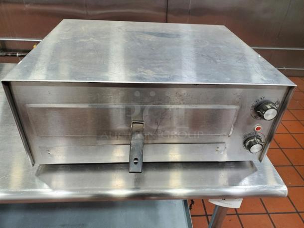 Wisco Model 560D Deluxe Pizza Oven. 120 V, 1700 W, 14.2 A. - Image 1 of 8
