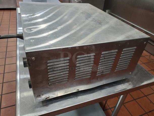 Wisco Model 560D Deluxe Pizza Oven. 120 V, 1700 W, 14.2 A. - Image 4 of 8