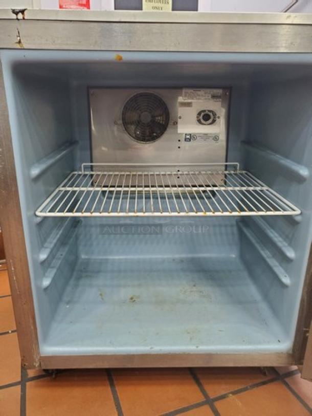 Delfield 406CA-DD1 Undercounter Refrigerator. 115 V, 60 Hz, 7A, Nice Condition. - Image 5 of 6