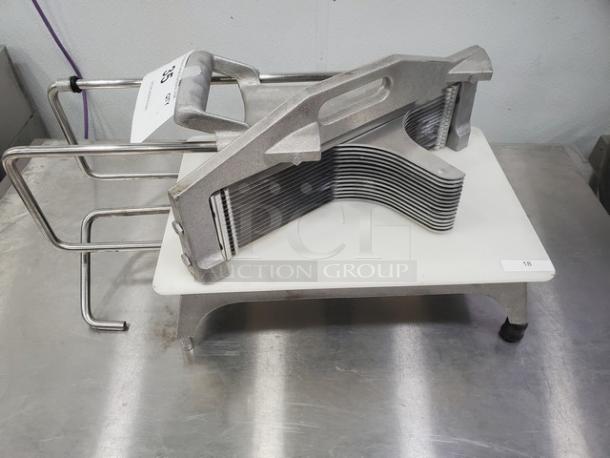 Lincoln 0644N Tomato Slicer 1/4 Tomato Pro - Image 1 of 3