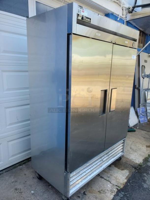 True T-49 54" Solid Reach-In Two-Door Commercial Refrigerator. 1/2 HP, 115 V, 60 Hz, 1 PH. - Image 3 of 9