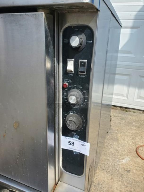 Blodgett Natural Gas Convection Oven. 27500 BTU, 115 VAC, 6 A, 1 PH, 60 Hz. - Image 2 of 7