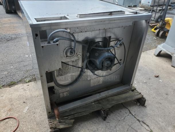 Blodgett Natural Gas Convection Oven. 27500 BTU, 115 VAC, 6 A, 1 PH, 60 Hz. - Image 7 of 7
