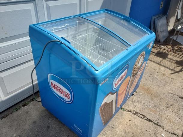 AHT RIO S 100 Sliding Glass Top Ice Cream Freezer.  110-120V, 1 PH, 60 Hz. - Image 3 of 6