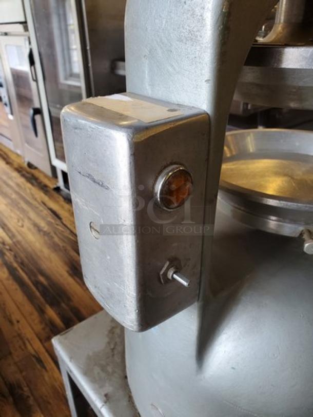 Pie Press. - Image 2 of 4