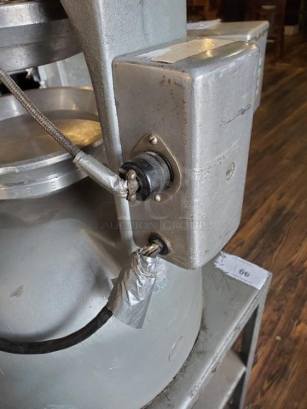 Pie Press. - Image 3 of 4