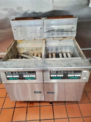 Pitco SSH60W Gas Fryer - (2) 60 lb Vats, Floor Model, Natural Gas. 115 V, 50/60 Hz, 9 A, 100000 BTU.