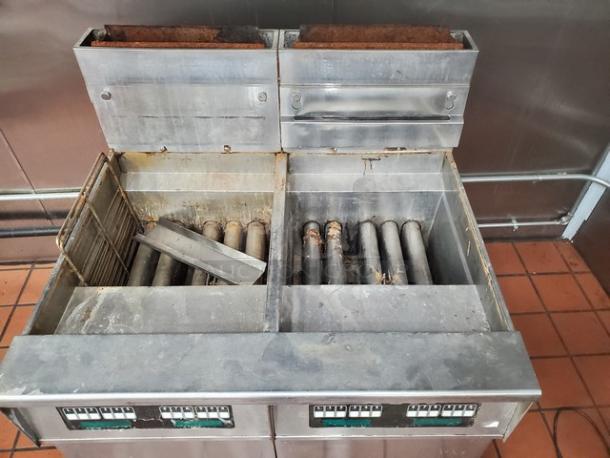 Pitco SSH60W Gas Fryer - (2) 60 lb Vats, Floor Model, Natural Gas. 115 V, 50/60 Hz, 9 A, 100000 BTU. - Image 2 of 10