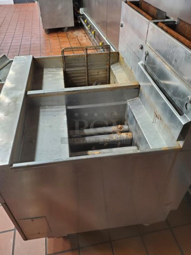 Pitco SSH60W Gas Fryer - (2) 60 lb Vats, Floor Model, Natural Gas. 115 V, 50/60 Hz, 9 A, 100000 BTU. - Image 6 of 10