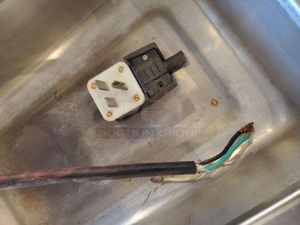 Duke TEHF-60SS 60" Hot Food Table w/ (4) Wells & Undershelf. 208V, 1 PH. Plug appears to have been cut. Will need to be rewired. - Image 8 of 8