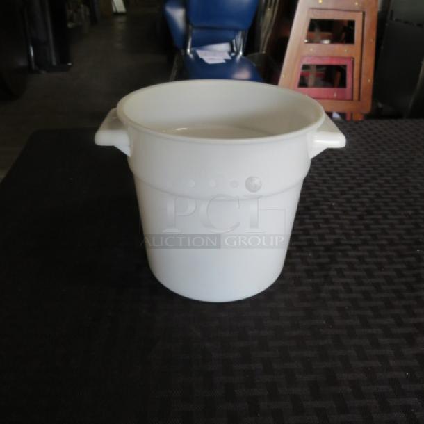 1 Quart Round Food Storage Container. 3XBID - Image 1 of 1