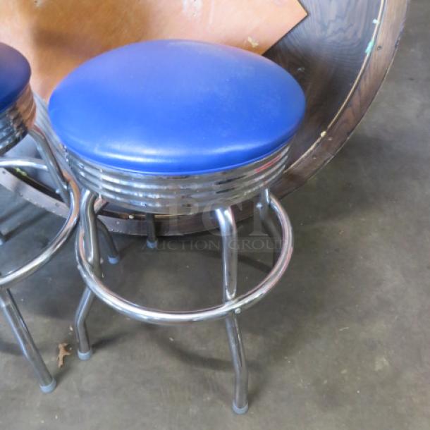IMMACULATE Chrome 1 Ring Stool With Blue Cushioned Swivel Seat. 2XBID - Image 2 of 2