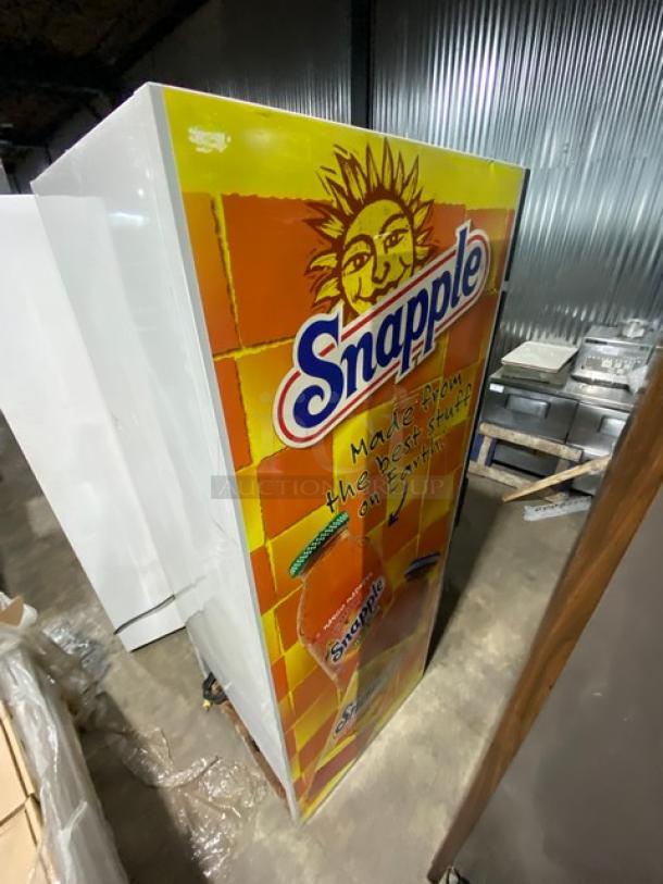 Beverage-Air Snapple Style Commercial Single Glass Swing Door Reach In Merchandiser Refrigerator! Model: MT27 SN: 7086464! 115V 1 Phase! - Image 3 of 7
