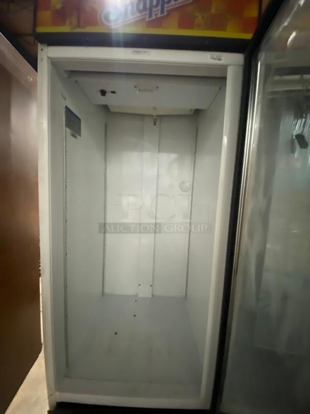 Beverage-Air Snapple Style Commercial Single Glass Swing Door Reach In Merchandiser Refrigerator! Model: MT27 SN: 7086464! 115V 1 Phase! - Image 5 of 7