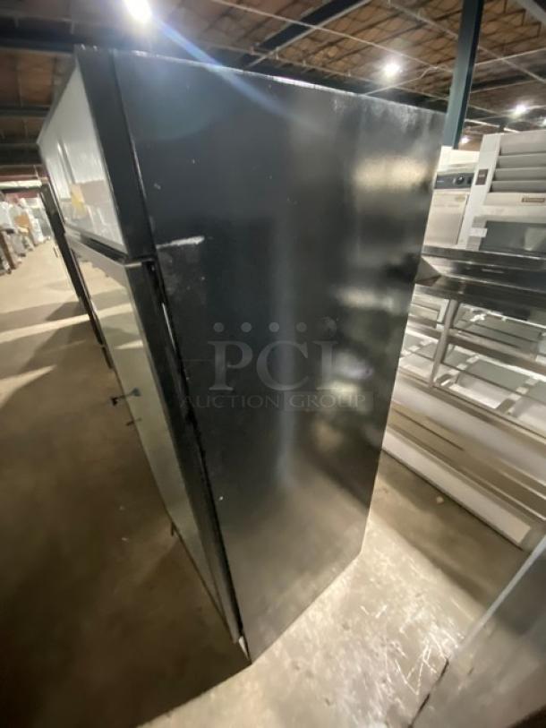 Beverage-Air Commercial Black Powder Coated Single Glass Swing Door Reach In Merchandiser Refrigerator! Model: MT27 SN: 7991095! 115V 1 Phase! - Image 3 of 8