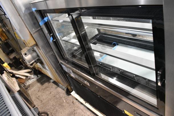 BRAND NEW SCRATCH AND DENT! Avantco  193BC48HCB 48" Curved Glass Black Refrigerated Bakery Display Case. See Pictures for Broken Glass. 110-120 Volts, 1 Phase. Tested and Working! - Image 6 of 7