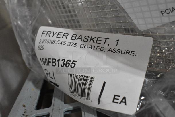 2 BRAND NEW SCRATCH AND DENT! Items Including 190FB1365 12 7/8" x 6 1/2" x 5 3/8" Fryer Basket with Front Hook and 483MSHSSR30 Fourté 30" Stainless Steel Round-Faced Potato Masher. 2 Times Your Bid! - Image 4 of 5