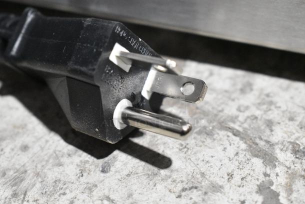 BRAND NEW SCRATCH AND DENT! 2024 Avantco 177IC3500 Stainless Steel Countertop Induction Range / Cooker. 208-240 Volts, 1 Phase. - Image 6 of 6