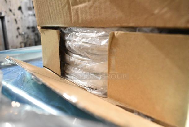 4 BRAND NEW SCRATCH AND DENT! Items Including 407PZCOUP08 Choice 8" Aluminum Coupe Pizza Pan, 407HALFPERF Choice Half Size 19 Gauge 13" x 18" Wire in Rim Aluminum Perforated Bun / Sheet Pan. 4 Times Your Bid! - Image 4 of 6