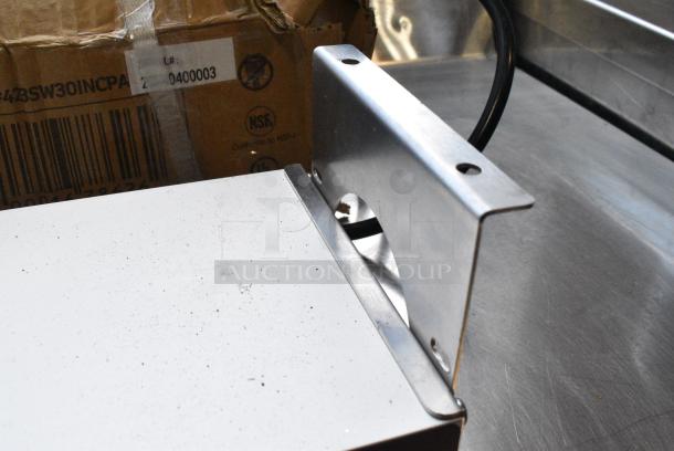 BRAND NEW SCRATCH AND DENT! 2024 ServIt 423SW30INCPA 30" Strip Warmer with Single Adjustable Infinite Control and Cord. 120 Volts, 1 Phase. - Image 4 of 9