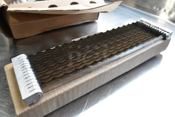 2 BRAND NEW SCRATCH AND DENT! Items Including Nemco SC466-1 3/16" Scalloped Blade Assembly for Nemco N55600-1 Easy Tomato Slicers and VEGA3000 Credit Card Reader. 2 Times Your Bid! - Image 3 of 6