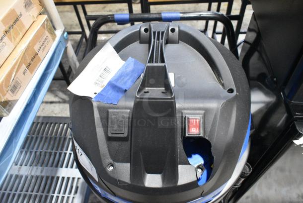 BRAND NEW SCRATCH AND DENT! Lavex 944BJ14126G 26 Gallon Stainless Steel Commercial Wet / Dry Vacuum with Toolkit - 100-120 Volts, 1 Phase. Tested and Working! - Image 4 of 9