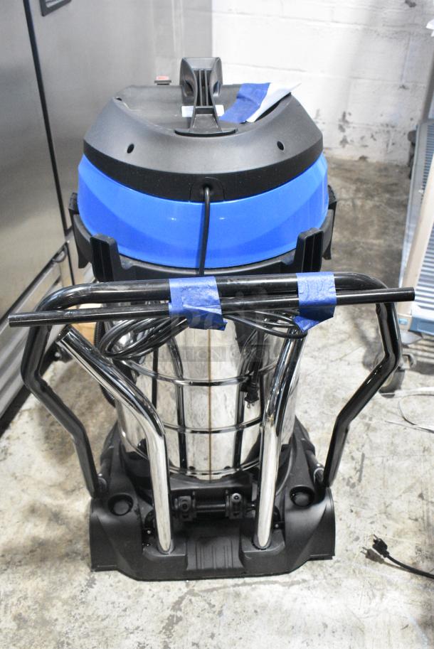 BRAND NEW SCRATCH AND DENT! Lavex 944BJ14126G 26 Gallon Stainless Steel Commercial Wet / Dry Vacuum with Toolkit - 100-120 Volts, 1 Phase. Tested and Working! - Image 5 of 9
