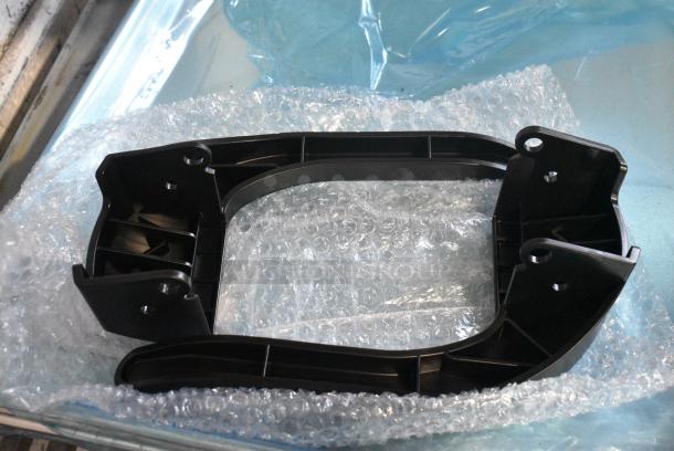 12 BRAND NEW SCRATCH AND DENT! Items Including 407BUNFULL Baker's Lane Full Size 18 Gauge Non-Stick 18" x 26" Black Wire in Rim Aluminum Bun / Sheet Pan / Tray, 4070110 Choice Full Size Stainless Steel Solid Steam Table / Hotel Pan Cover. 12 Times Your Bid! - Image 2 of 8