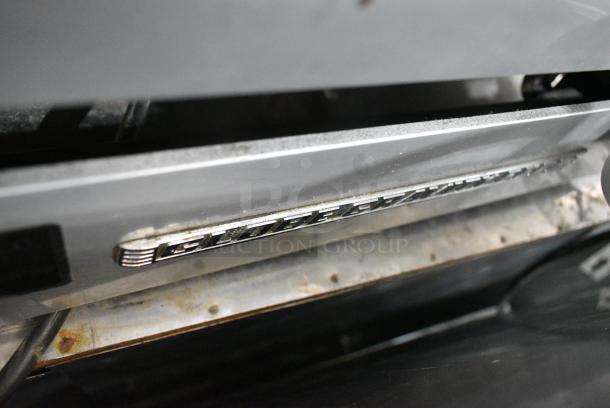 Globe 860 Stainless Steel Commercial Countertop Meat Slicer. 115 Volts, 1 Phase. Tested and Working! - Image 4 of 7