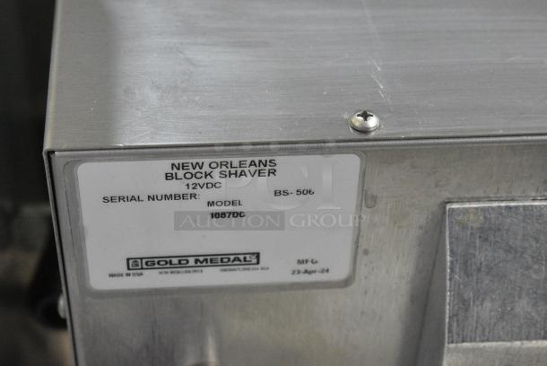 BRAND NEW SCRATCH AND DENT! 2024 Gold Medal 1087DC Metal Commercial Countertop Block Ice Shaver. Tested and Working! - Image 7 of 7