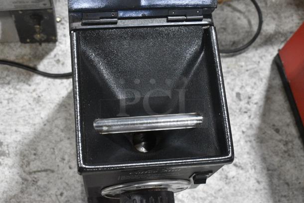 Bunn G1 HD Metal Commercial Countertop Coffee Bean Grinder. 120 Volts, 1 Phase. Tested and Working! - Image 5 of 7
