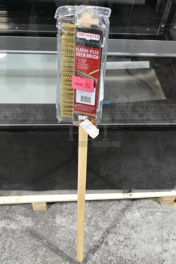 BRAND NEW SCRATCH AND DENT! Chef Master Classic Pizza Oven Brush. - Image 1 of 5