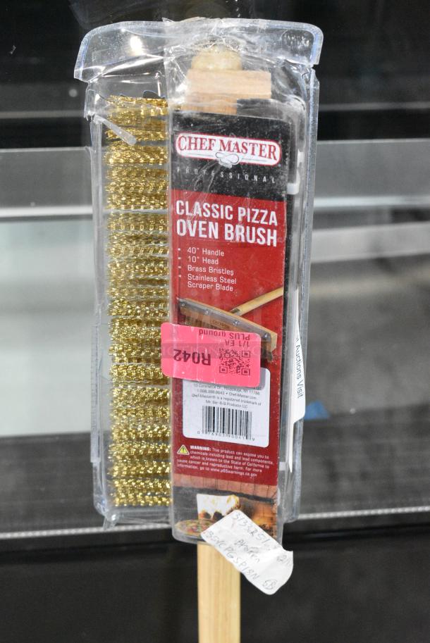 BRAND NEW SCRATCH AND DENT! Chef Master Classic Pizza Oven Brush. - Image 3 of 5