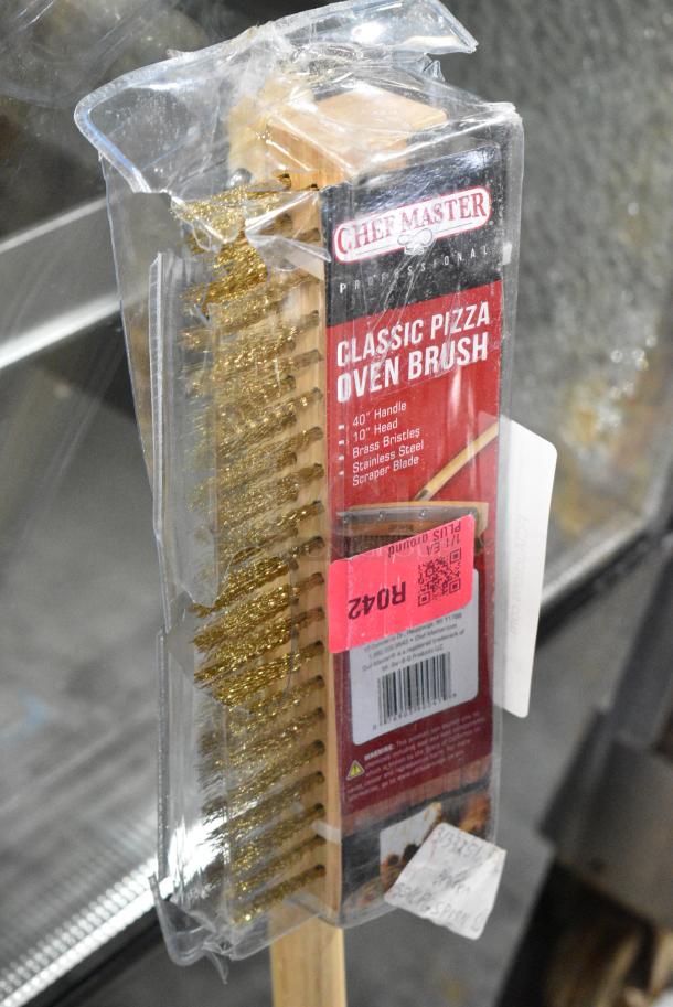 BRAND NEW SCRATCH AND DENT! Chef Master Classic Pizza Oven Brush. - Image 4 of 5