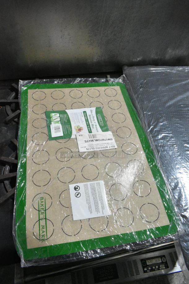 2 Various BRAND NEW SCRATCH AND DENT! Items Including BM176FGMLMATS Bakers Mat and 547AFM518118 360 Office Furniture 20" x 32" Black Anti-Fatigue Mat. 2 Times Your Bid! - Image 3 of 6