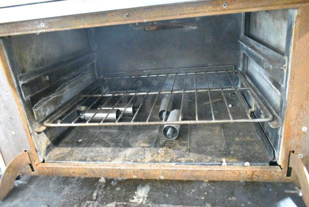 Vulcan 36L77R Stainless Steel Commercial Propane Gas Powered 6 Burner Range w/ Oven and Back Splash. - Image 5 of 7